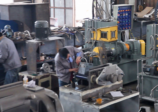 國(guó)產(chǎn)密煉機(jī)和進(jìn)口密煉機(jī)有什么區(qū)別？